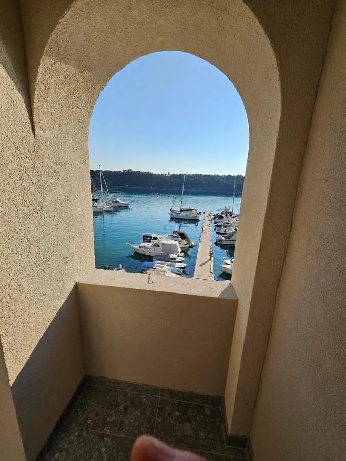 Villa Gaj 0*, Omisalj