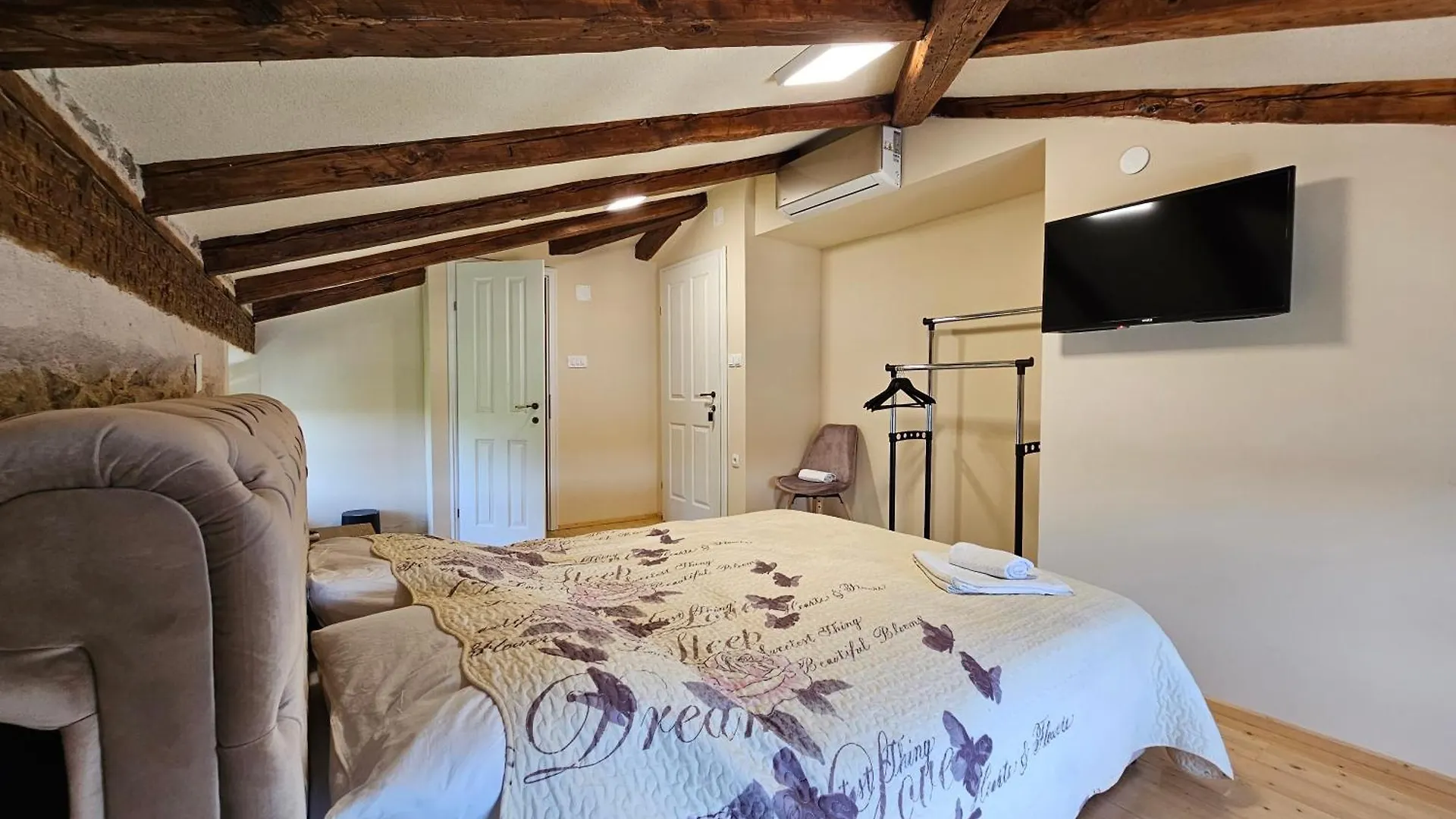 Villa Gaj Omisalj Bed & Breakfast