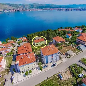 apartments-pava.hotels-in-trogir.com/